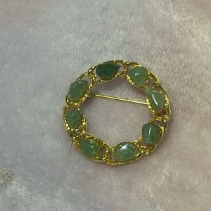Vintage Jade Stone in Gold Tone Circle Brooch Pin